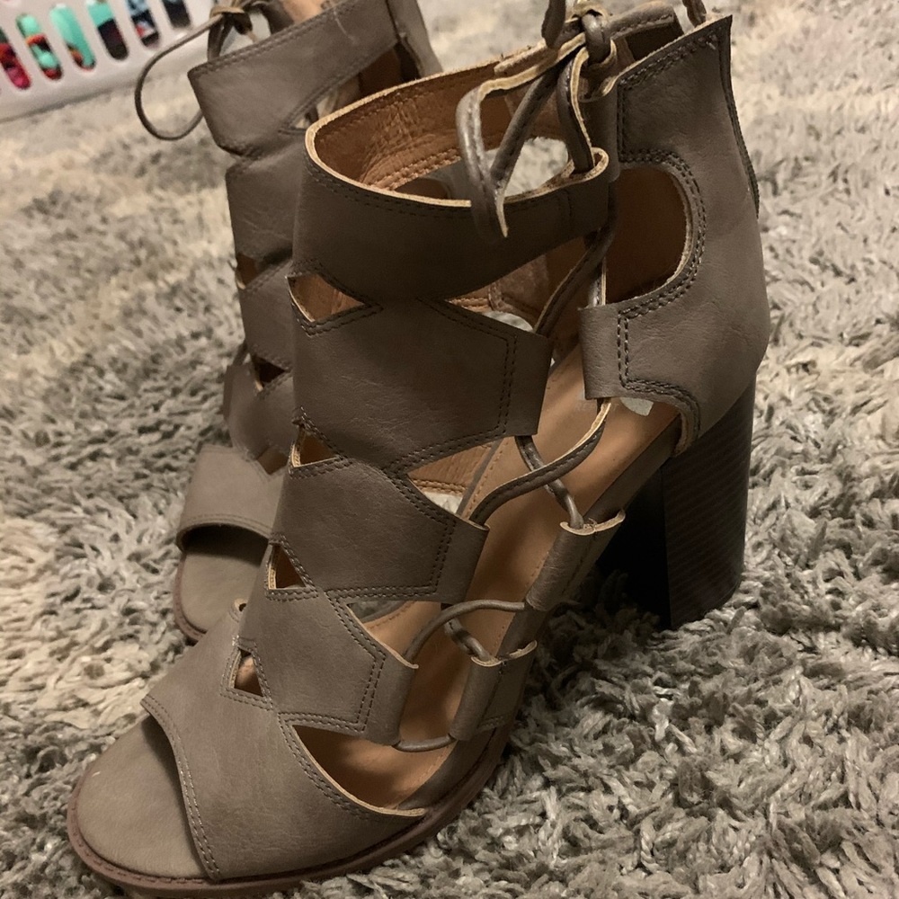 Report Strappy Side Tie Heels size 10